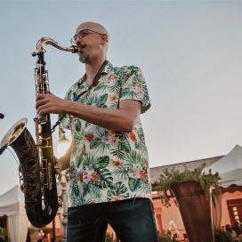 Arturo Cerrato Sax | ContratarArtistas.com