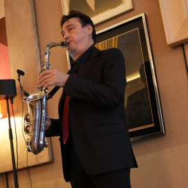 Contratar Saxofonista Madrid | ContratarArtistas.com