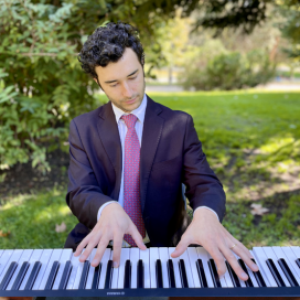 Contratar pianista Hotel Madrid | ContratarArtistas.com