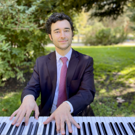 Contratar Pianista Boda Madrid | ContratarArtistas.com