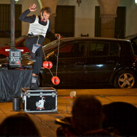 Espectáculo circo calle | ContratarArtistas.com