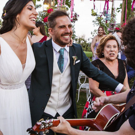 Contratar karaoke boda Madrid | ContratarArtistas.com