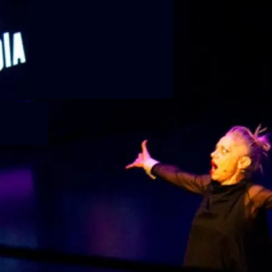 Monologuista mujer eventos | ContratarArtistas.com